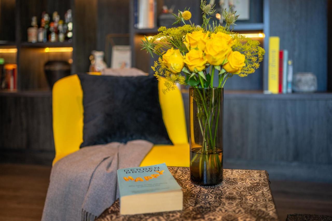 Appartamento Luxurious Penthouse, Expansive Wrap-Around Terrace Londra Esterno foto